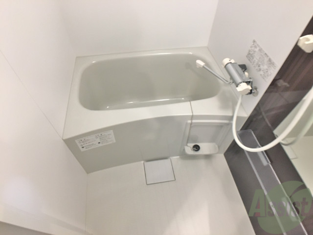 バス・シャワールーム　落ち着いたデザインのバスルーム。ゆったりできそうです。