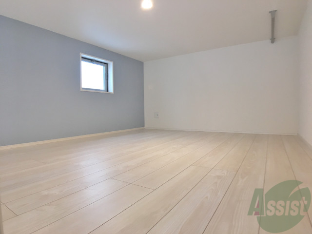 その他部屋・スペース　６．３帖と広めのロフトがあるので便利ですね。