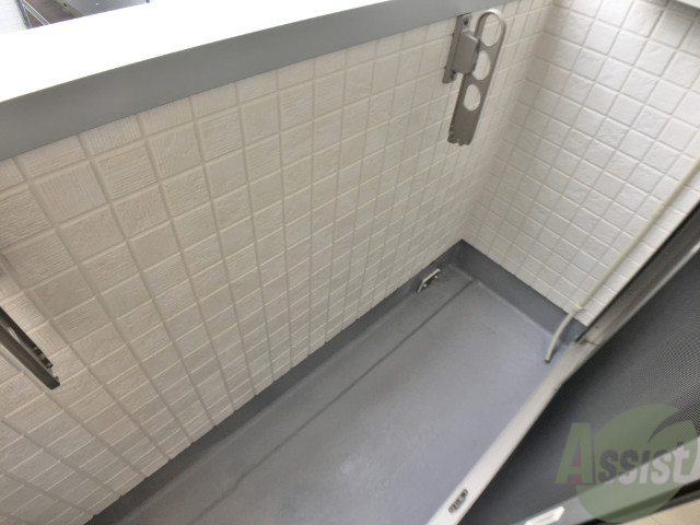 バルコニー　バルコニーは幅があり、広い印象を受けました。