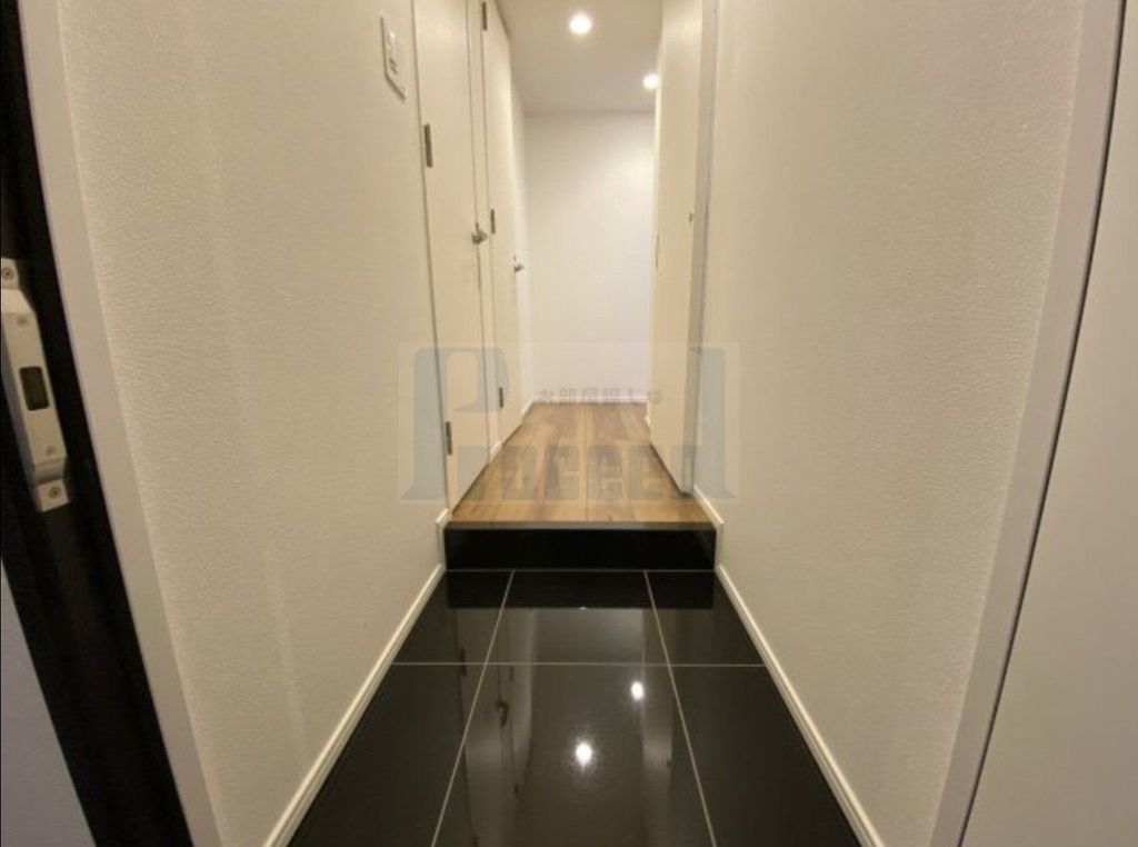 玄関　※別部屋参考写真