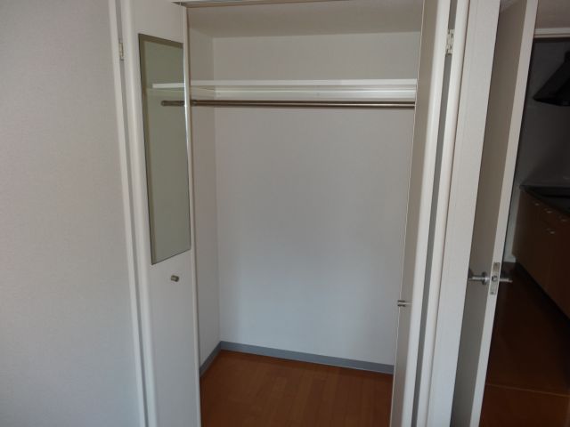 収納　ハンガーフック付きの収納です。