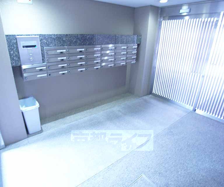 エントランス　広々としたエントランスです。