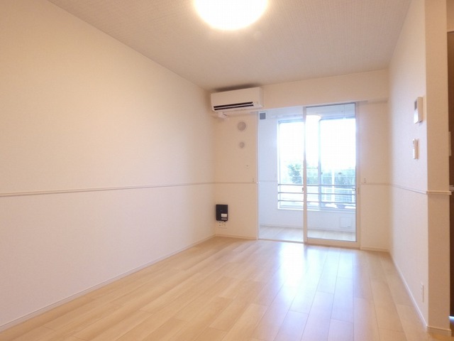 居室・リビング　LDK12.8帖