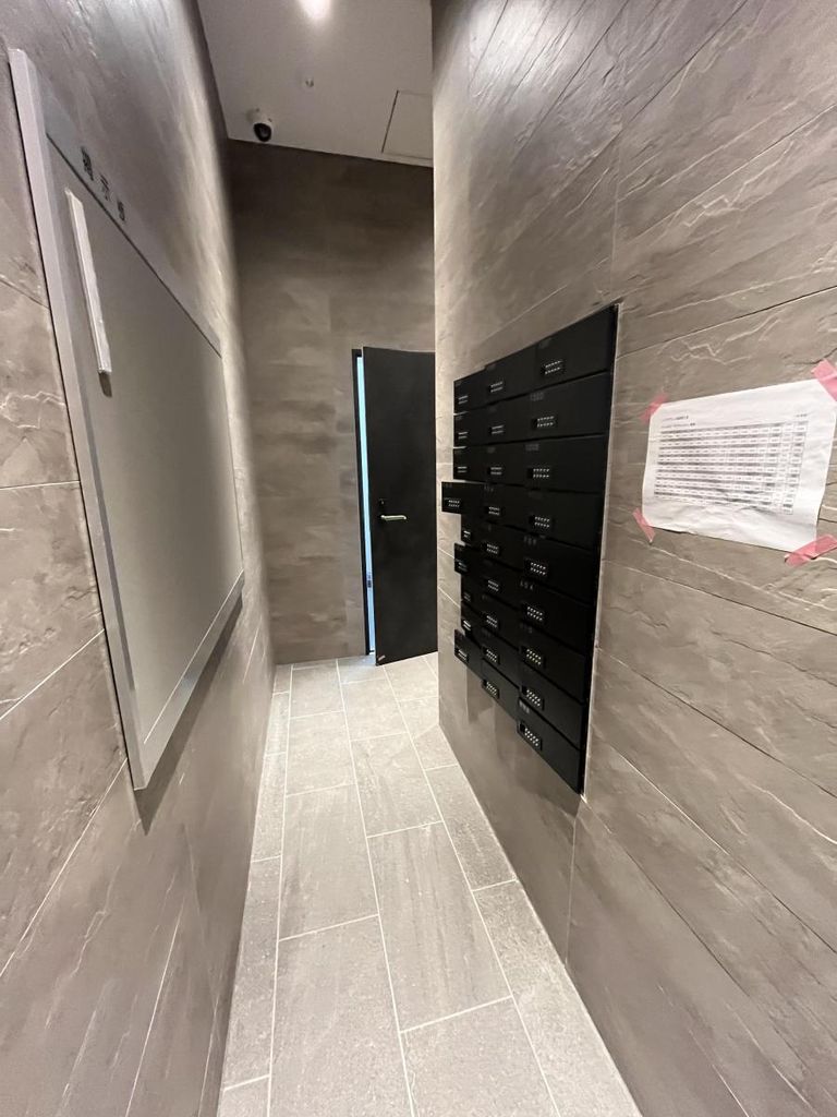 ロビー　駐車場