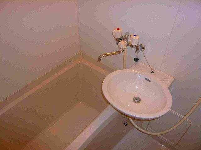 バス・シャワールーム　バス・トイレ別々です！