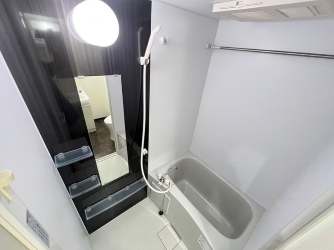 バス・シャワールーム　内装は別部屋の参考写真です。