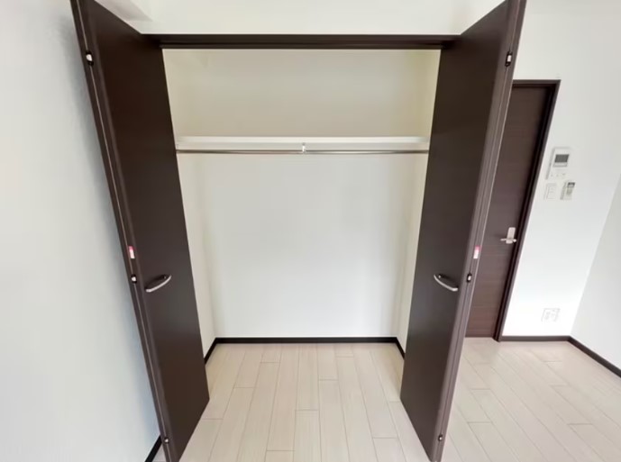 収納　内装は別部屋の参考写真です。