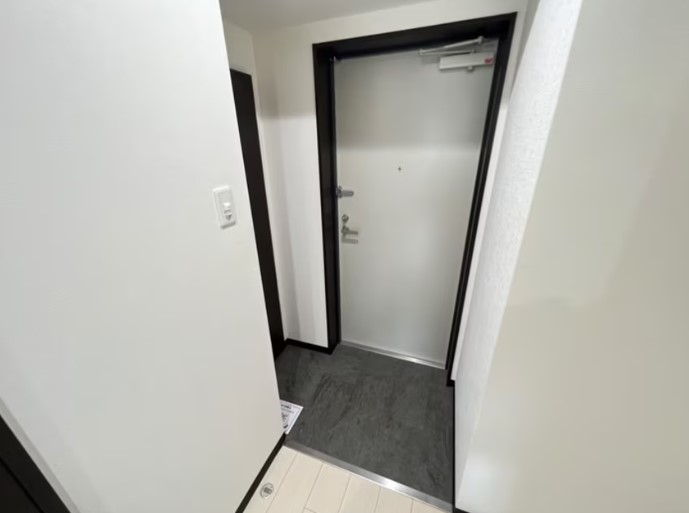 玄関　内装は別部屋の参考写真です。