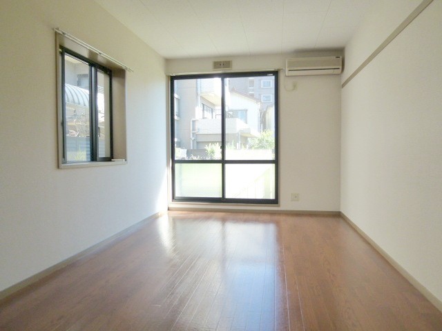 居室・リビング　104号室の写真です。