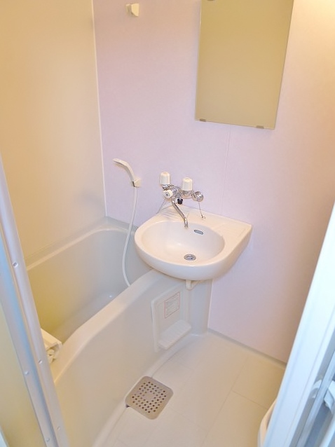 バス・シャワールーム　104号室の写真です。