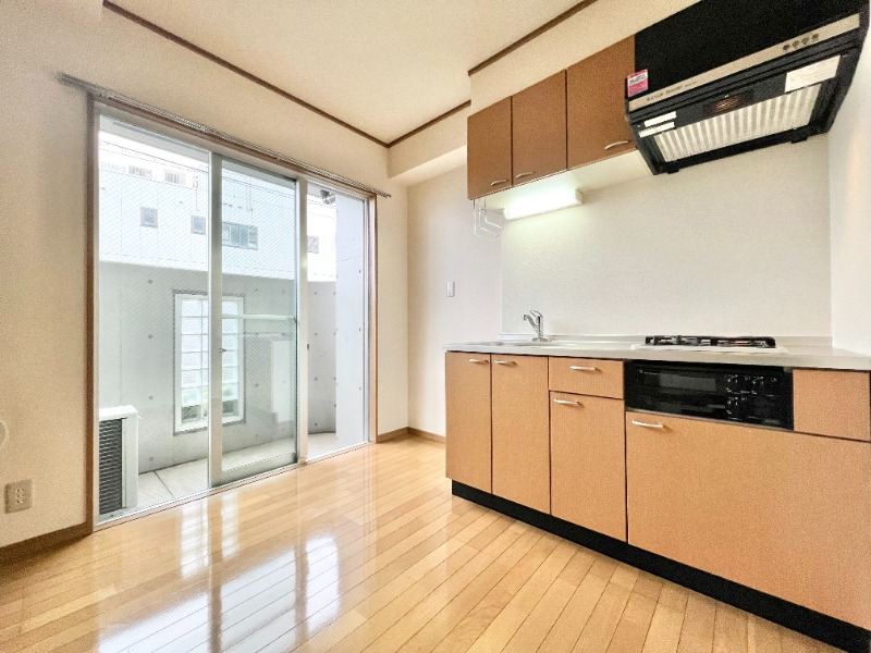 居室・リビング　４帖のダイニングキッチン♪