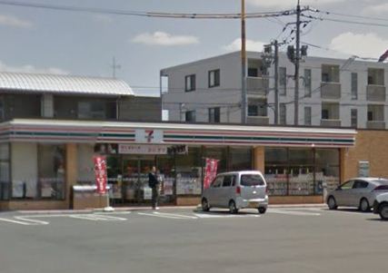 コンビニ　セブンイレブン（コンビニ）まで519m
