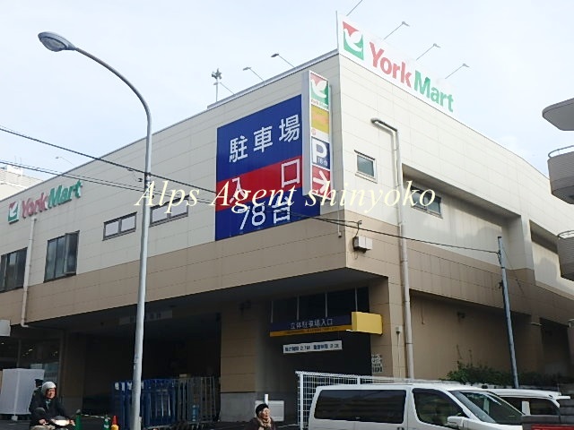 ショッピングセンター　ヨークマート妙蓮寺店（ショッピングセンター）まで1877m