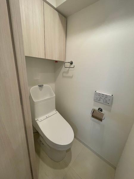 トイレ　※写真は同間取り別階のお部屋です