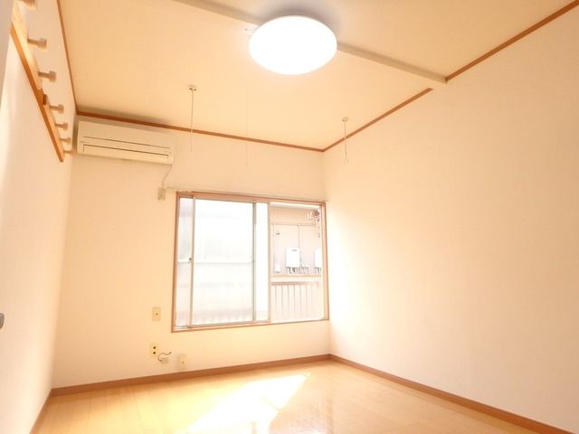 居室・リビング　★日当たり良好な居室★