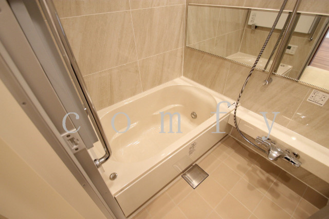 バス・シャワールーム　浴室乾燥・追い焚き機能付きバス