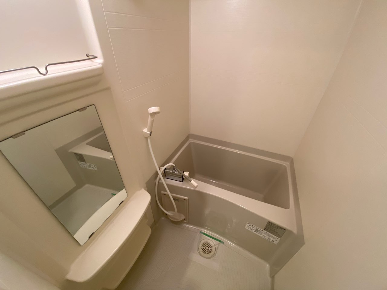 バス・シャワールーム　浴室乾燥機付きで便利です☆