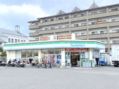 コンビニ　ファミリーマート 泉大津穴田店（コンビニ）まで133m