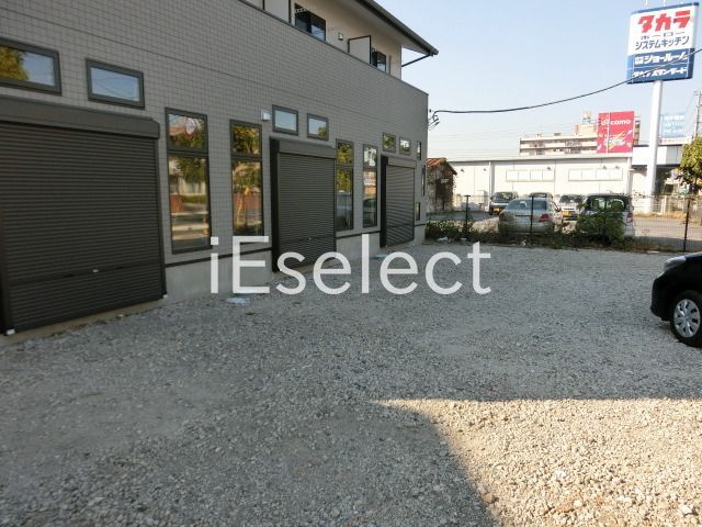駐車場　駐車場はテナント用。