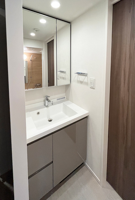 洗面設備　※写真は同タイプ住戸です。