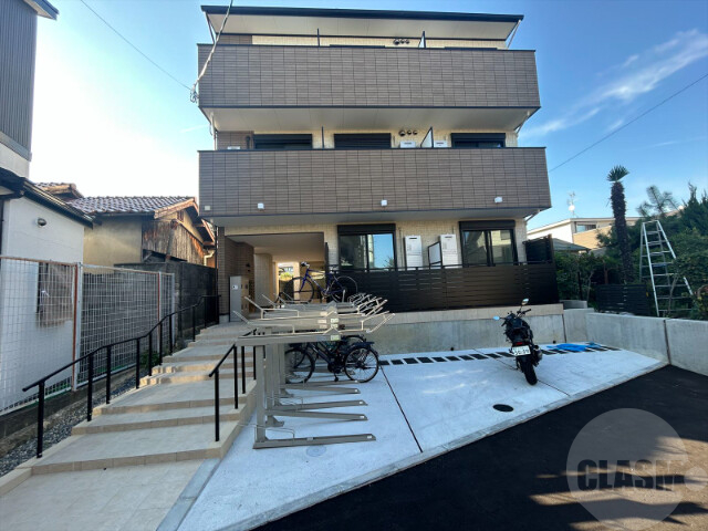 建物外観　ＪＲ千里丘駅まで徒歩８分の便利な立地