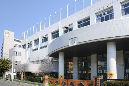 小学校　台東区立東泉小学校（小学校）まで687m