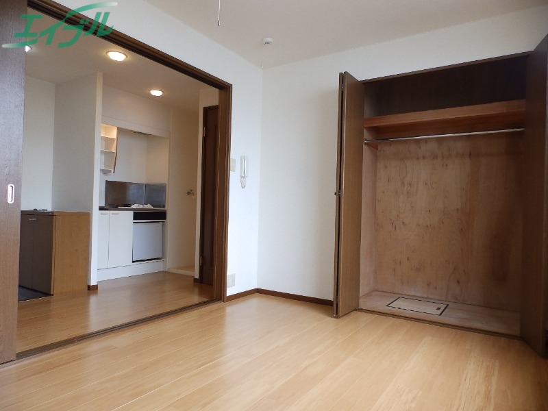 収納　同物件別部屋写真
