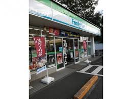 コンビニ　ファミリーマート東久留米下里七丁目店（コンビニ）まで687m