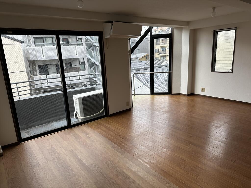 ディ・ピュイ亀屋ビルの居間写真