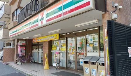 コンビニ　セブンイレブン都立文京高校前店（コンビニ）まで117m