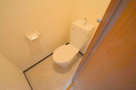 トイレ　清潔感のあるトイレは、誰もがリラックスできる空間です。