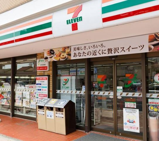 コンビニ　セブンイレブン浜松町1丁目店（コンビニ）まで364m