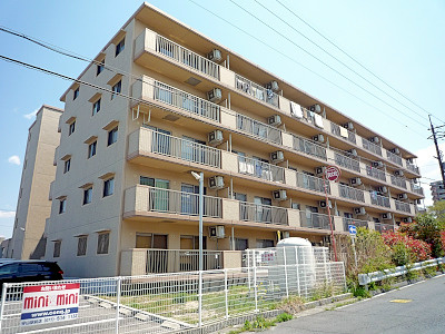 建物外観　ベルヴィ栗東　外観