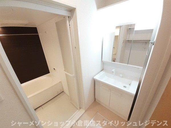 洗面設備　広い洗面スペース