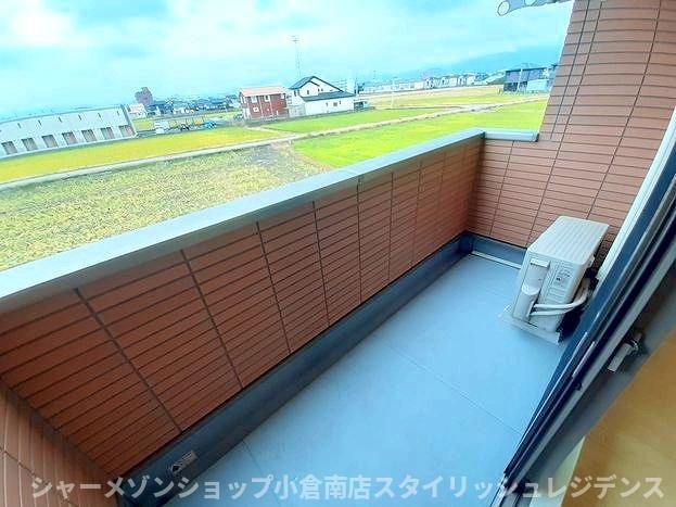 バルコニー　陽当たり良好なバルコニーです