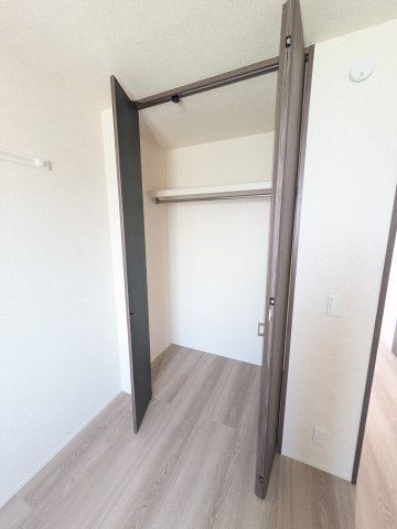収納　北側4.5帖の洋室です。