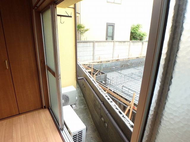 バルコニー　テラス