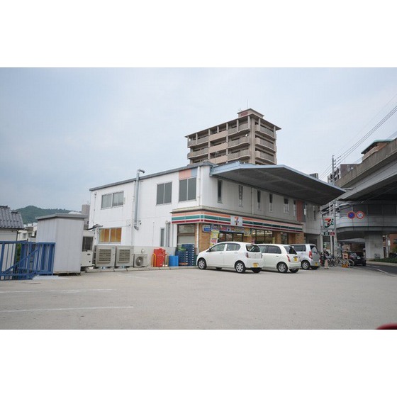 コンビニ　セブンイレブン広島古市２丁目店（コンビニ）まで398m