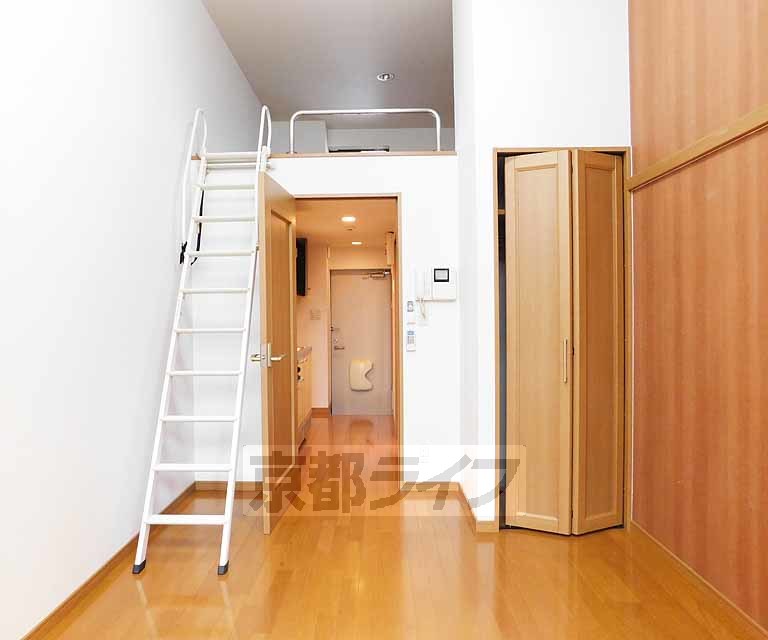 居室・リビング　ロフト付きのお部屋です