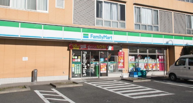 コンビニ　ファミリーマート 東玉川二丁目店（コンビニ）まで101m