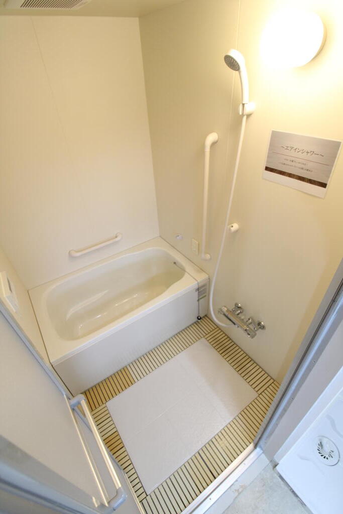 バス・シャワールーム　※同物件、別部屋の写真です。