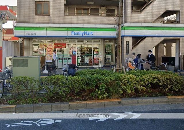 コンビニ　ファミリーマート（コンビニ）まで721m