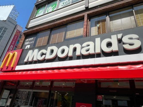 飲食店　マクドナルド 足立六町店（飲食店）まで720m