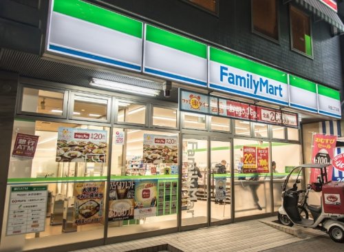 コンビニ　ファミリーマート 月島二丁目店（コンビニ）まで64m