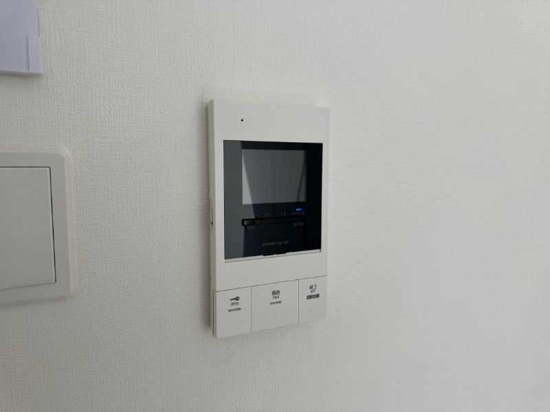 セキュリティ　ＴＶモニター付インターホンです。来客者の顔が見えるので安心！