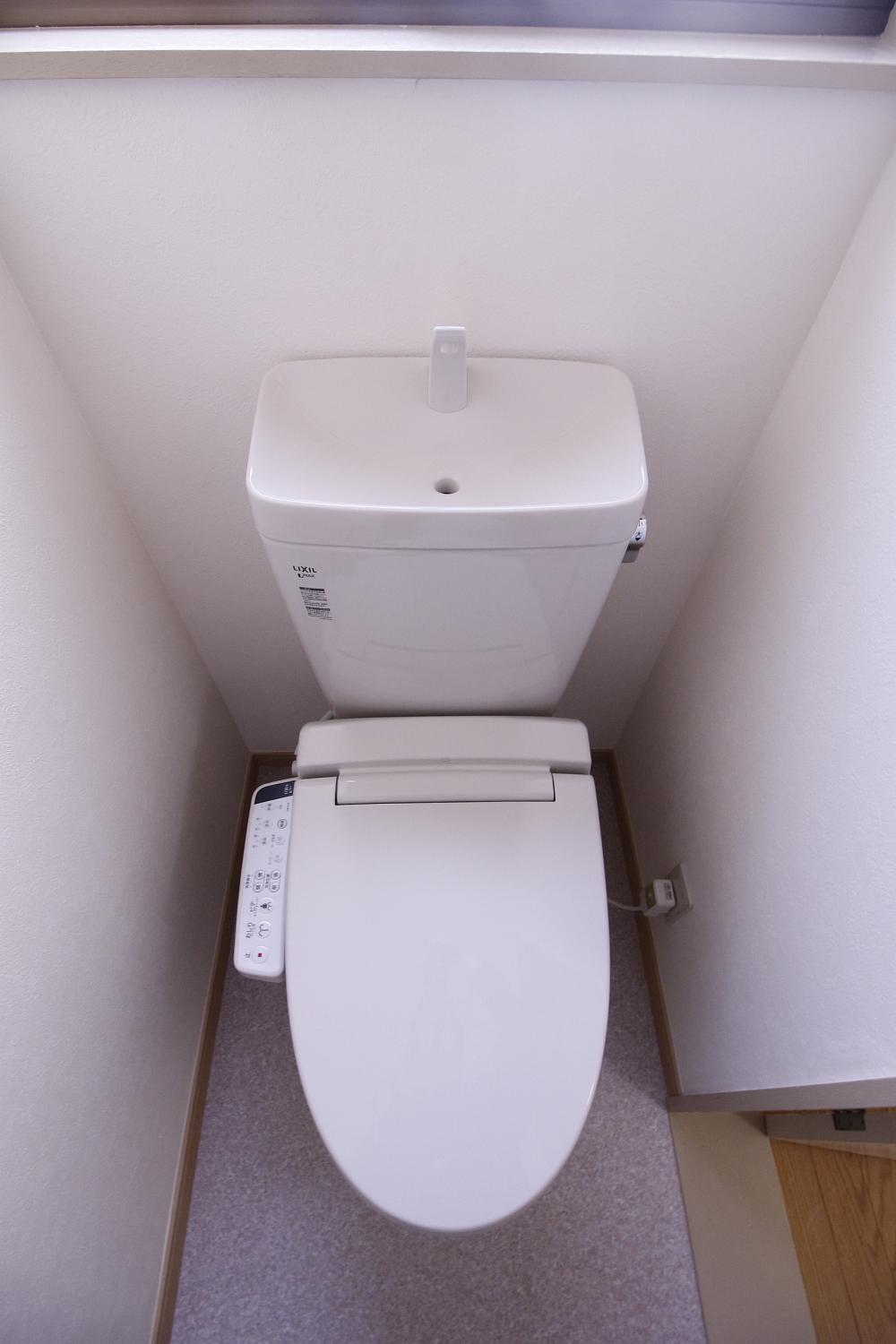 トイレ　別の部屋の写真です（反転タイプ）