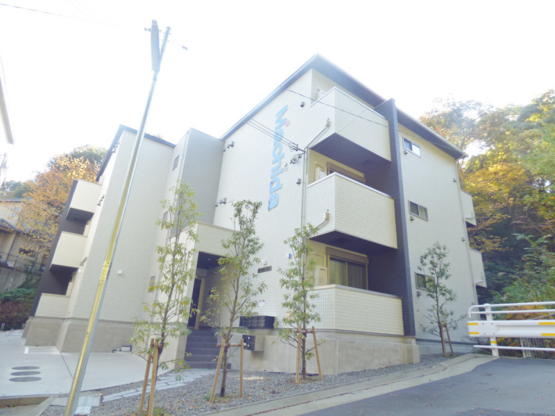 エヌエムサンカンテキャトフA棟の外観写真