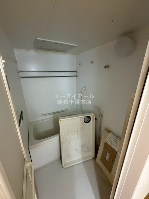 バス・シャワールーム　内装中