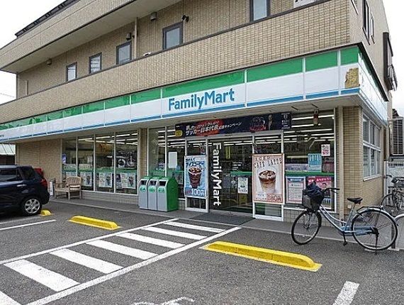 コンビニ　ファミリーマート六浦四丁目店（コンビニ）まで281m