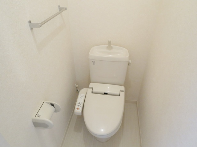 トイレ　温水洗浄便座です。